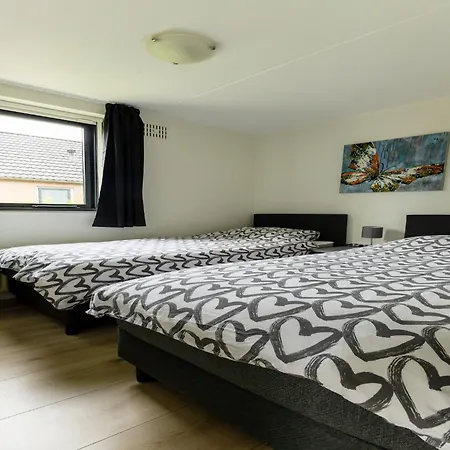 Holiday home Beautiful Detached House With Large Garden Inewijk Ewijk