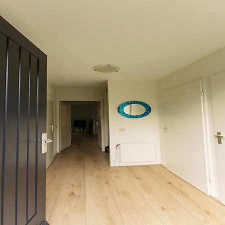 Holiday home Beautiful Detached House With Large Garden Inewijk *